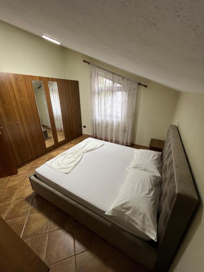 Villa Sokoli, Enjoy Sunset At This Spacious Apartment Tirana Eksteriør billede